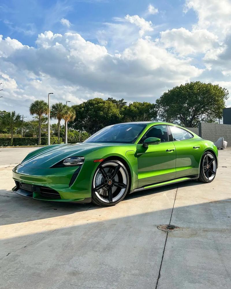 Super Bright Metallic Mamba Green – PVC Metallic Gloss Vinyl Wrap